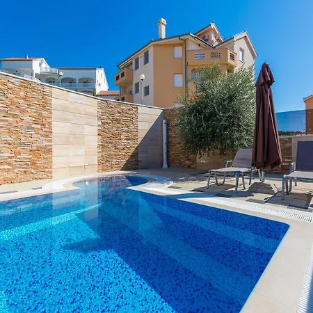 Apartament Livaja *
